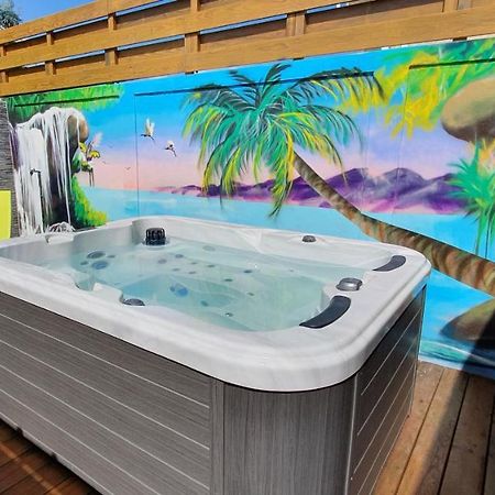 "Chez Claudia "Charmant Logement Avec Jacuzzi Privatif En Toute Intimite Sur Belle Terrasse Exterieure En Bois Et Piscine Courcelles Екстериор снимка