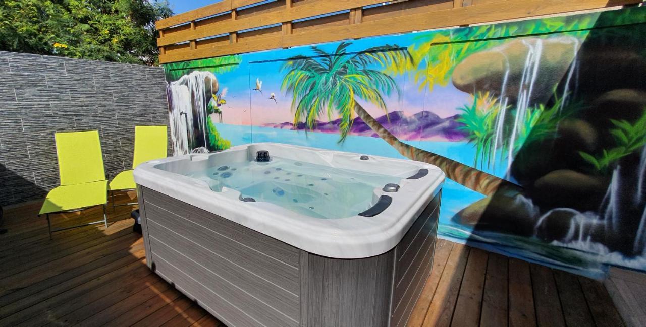 "Chez Claudia "Charmant Logement Avec Jacuzzi Privatif En Toute Intimite Sur Belle Terrasse Exterieure En Bois Et Piscine Courcelles Екстериор снимка