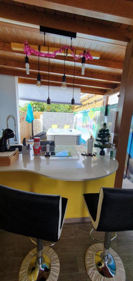 "Chez Claudia "Charmant Logement Avec Jacuzzi Privatif En Toute Intimite Sur Belle Terrasse Exterieure En Bois Et Piscine Courcelles Екстериор снимка