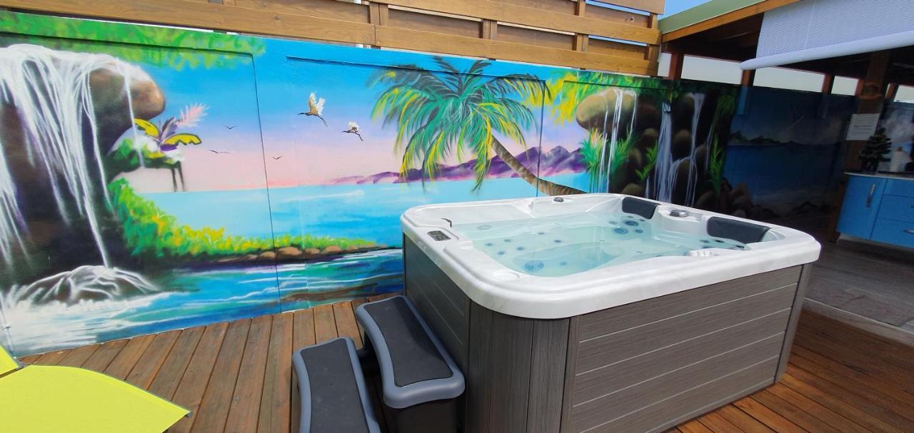 "Chez Claudia "Charmant Logement Avec Jacuzzi Privatif En Toute Intimite Sur Belle Terrasse Exterieure En Bois Et Piscine Courcelles Екстериор снимка