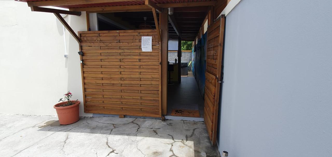 "Chez Claudia "Charmant Logement Avec Jacuzzi Privatif En Toute Intimite Sur Belle Terrasse Exterieure En Bois Et Piscine Courcelles Екстериор снимка