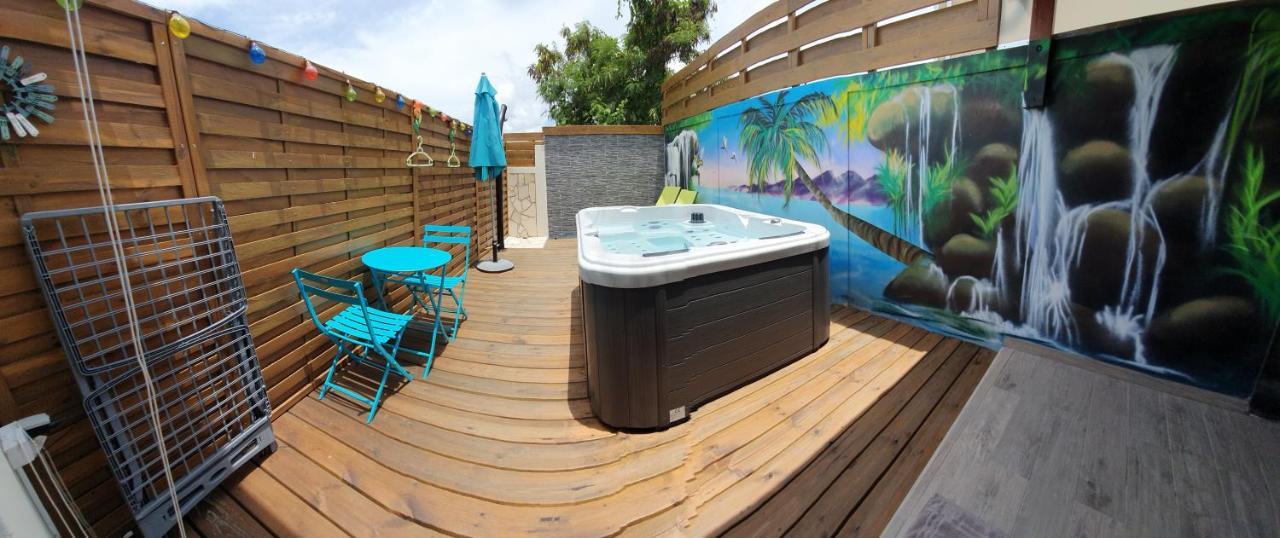 "Chez Claudia "Charmant Logement Avec Jacuzzi Privatif En Toute Intimite Sur Belle Terrasse Exterieure En Bois Et Piscine Courcelles Екстериор снимка